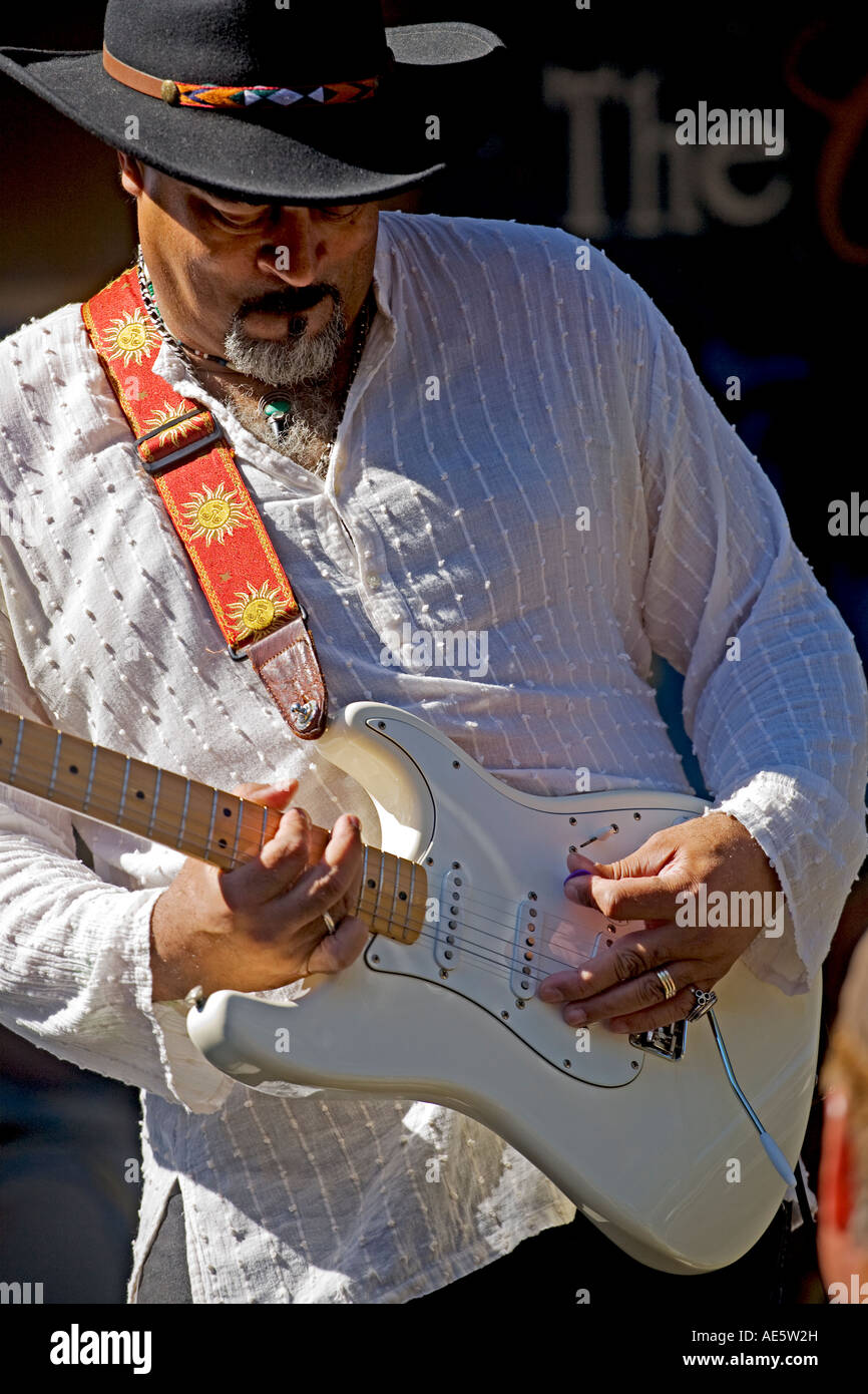 GREGG WRIGHT joue la guitare et chante au Monterey Bay BLUES FESTIVAL de Monterey, en Californie Banque D'Images