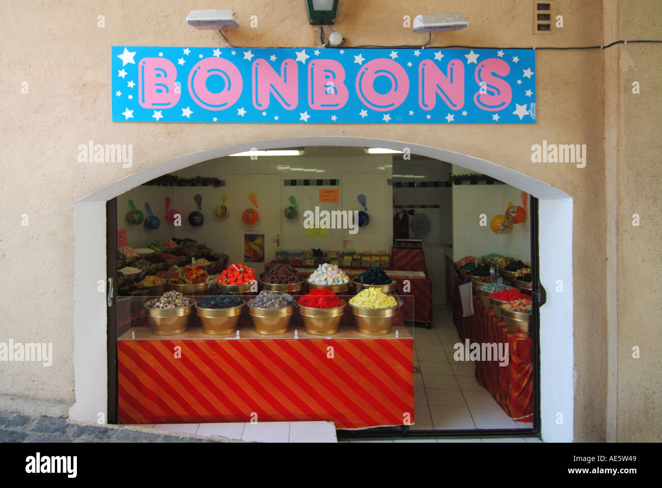 Sweet Shop complexe au bord de l'eau Port Grimaud Banque D'Images