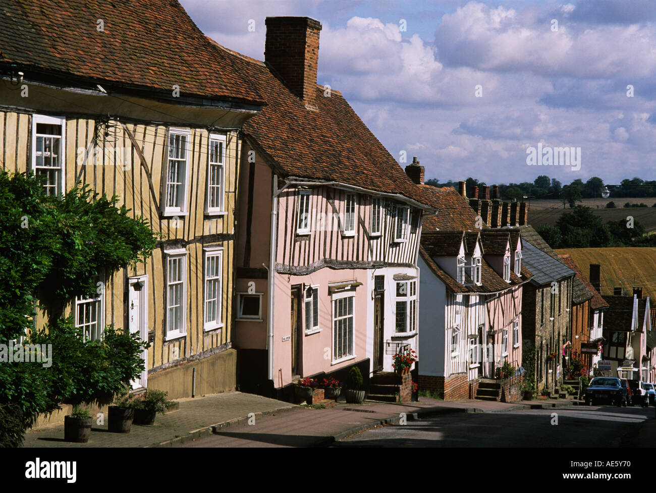 Cadre en bois Maisons sur la colline escarpée de Lavenham Suffolk dans la rue Prentice Banque D'Images