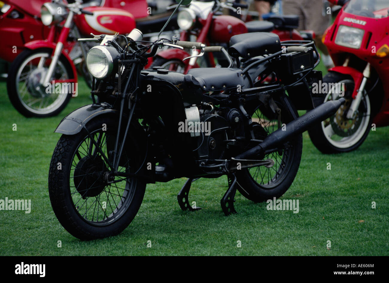 CLASSIC 1950 Moto Moto Guzzi au Concorso ITALIANO QUAIL LODGE CALIFORNIA Hall Italien Banque D'Images