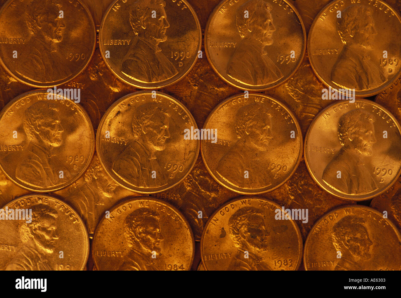 Petit changement : Rangées de pièces de cuivre américains alignés, Maine USA Banque D'Images