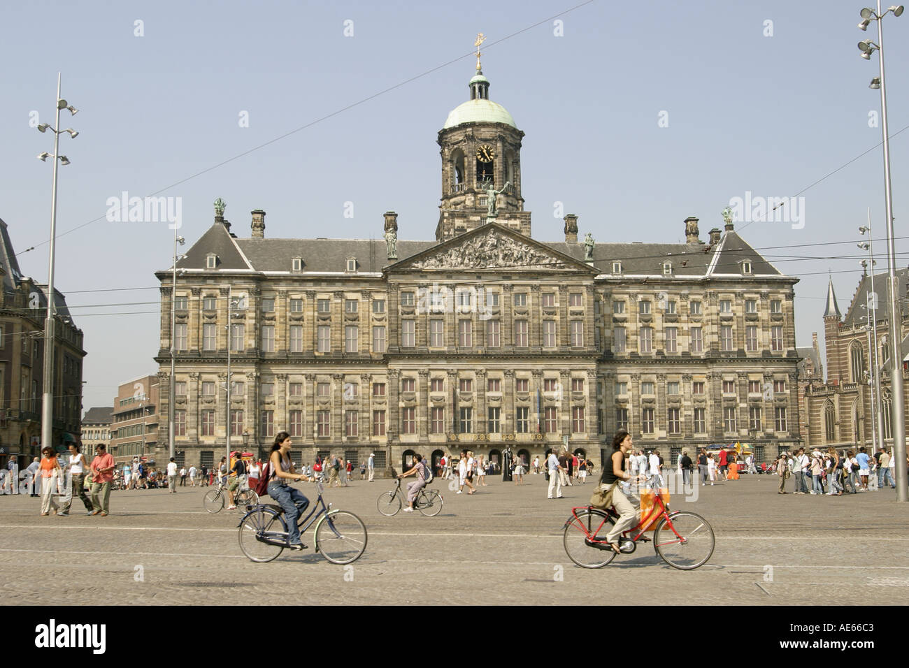 Amsterdam, Hollande. Le Palais Royal sur la place du Dam. Banque D'Images