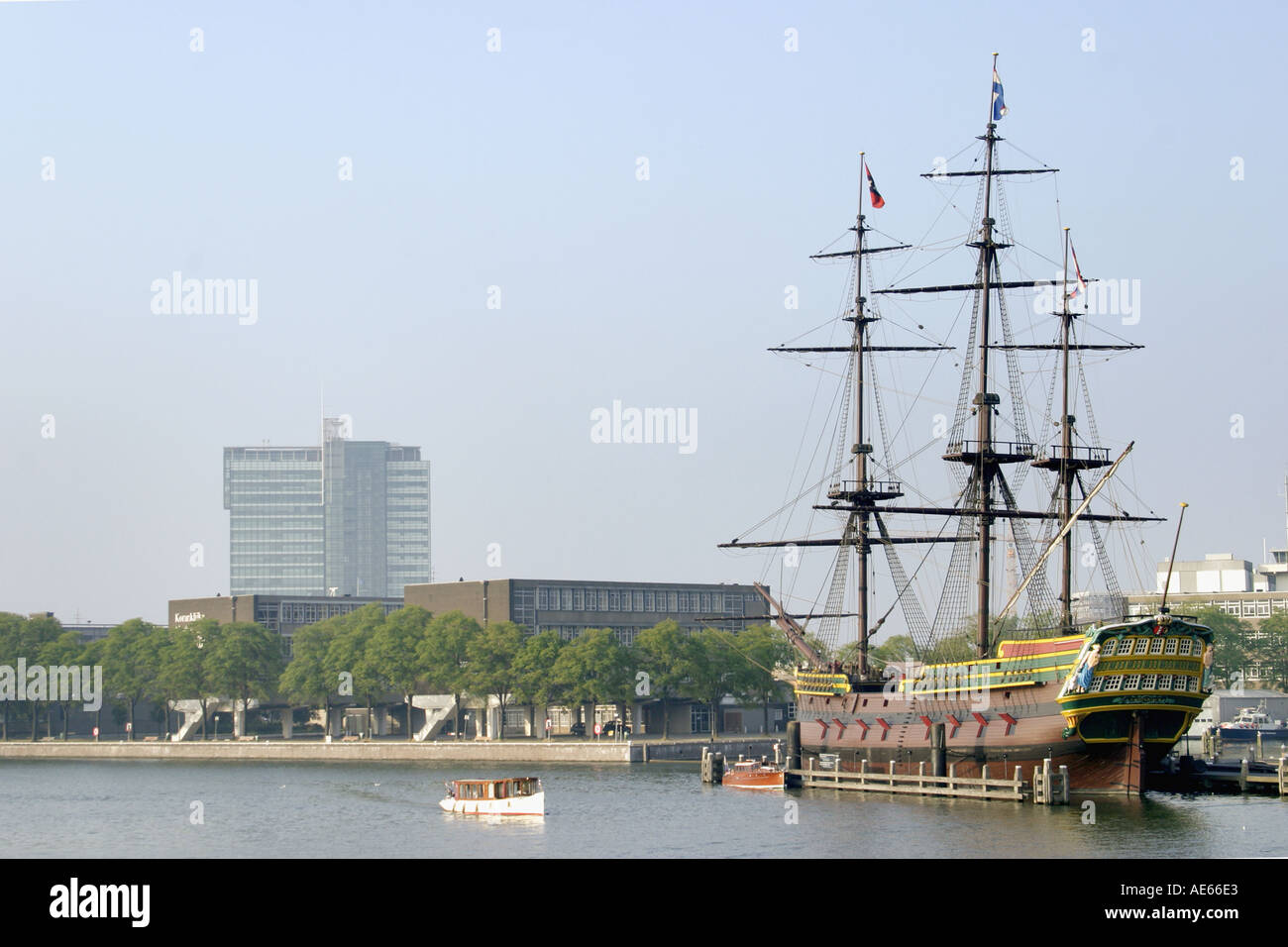 Amsterdam, Hollande. de Amsterdam à l'scheepvaart Museum. réplique du navire à voile du 18ème siècle Banque D'Images