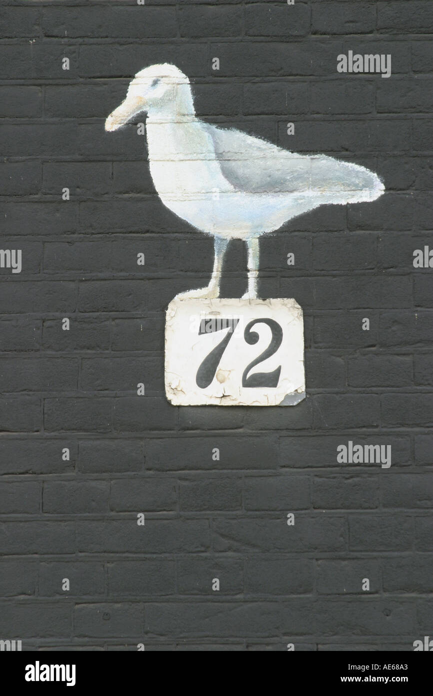 Amsterdam Pays-Bas Numéro sur la maison au numéro 72 d'oiseaux mouette Banque D'Images