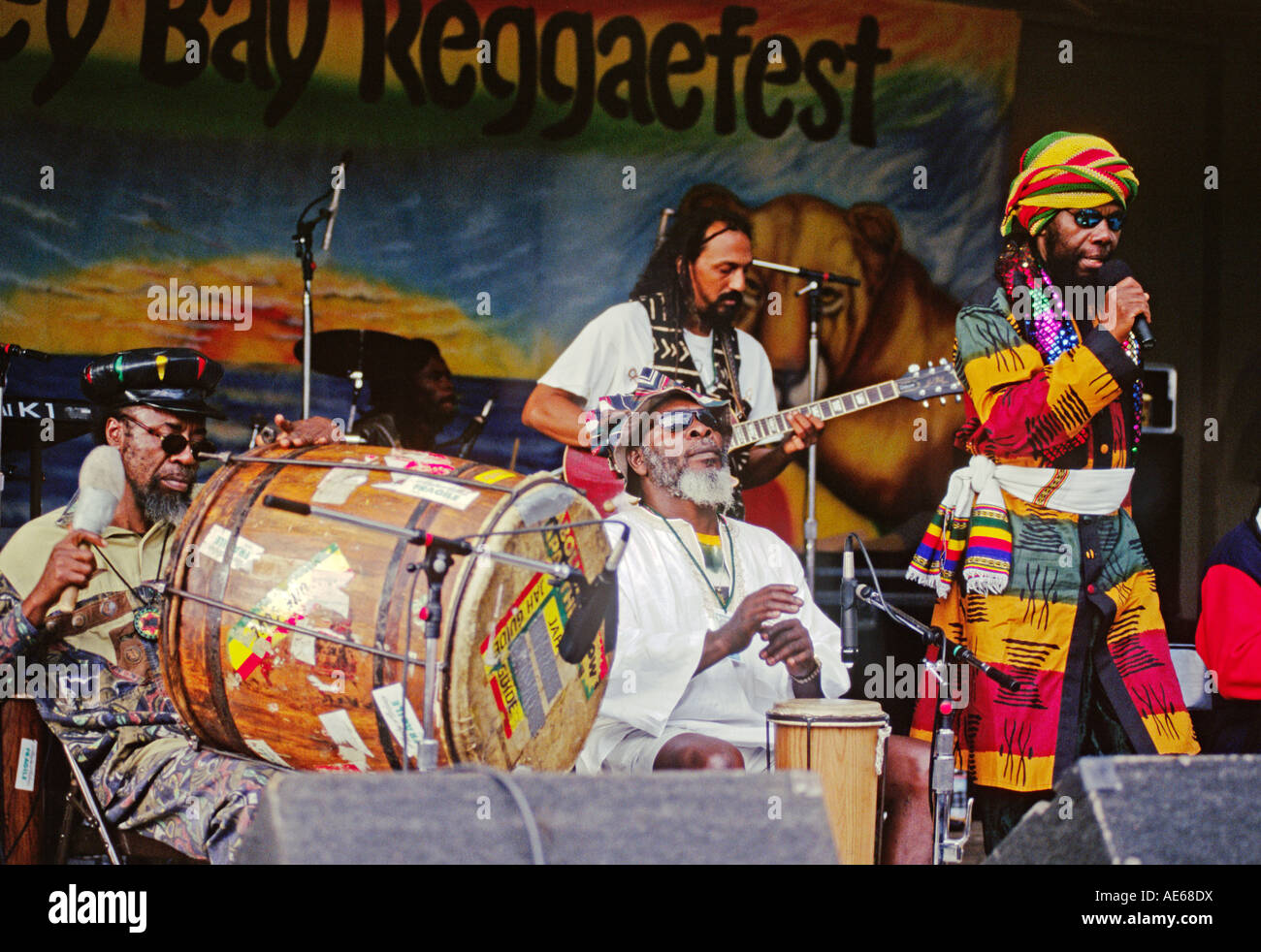 RAS MICHAEL et sa bande jouer au festival reggae de la baie de Monterey en Californie Banque D'Images