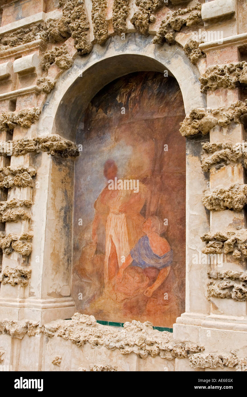 Détail architectural dans les jardins à l'Alcazar de Séville Andalousie Espagne Banque D'Images