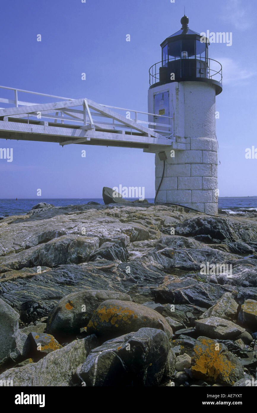 Marshall's Point Light et des roches couvertes de lichen, USA, Maine, comté de Knox Banque D'Images