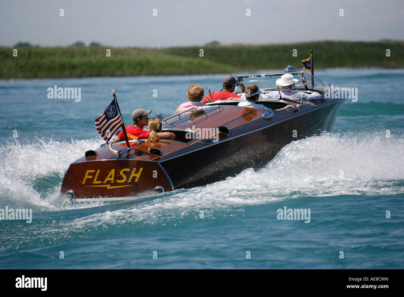 Un bateau antique pleine de gens. Banque D'Images