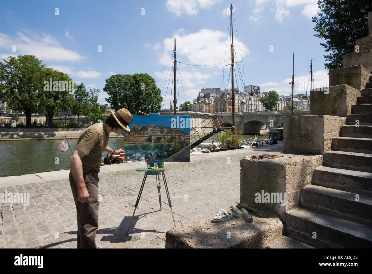 La peinture de l'artiste sur la rive gauche de la Seine près de Pont Neuf Paris France Banque D'Images