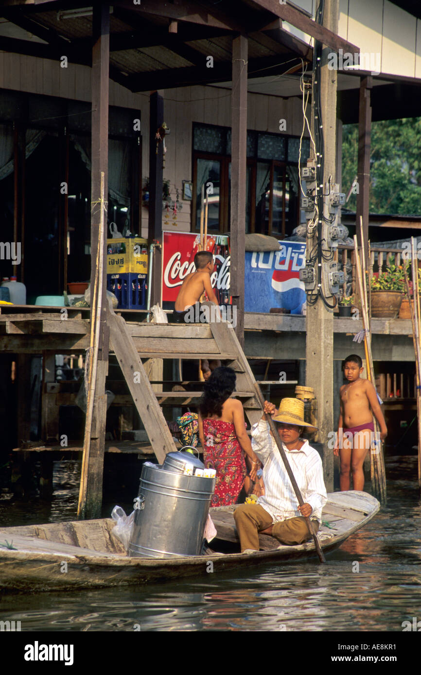 La vie sur la rivière Chao Phraya Bangkok Thaïlande Banque D'Images