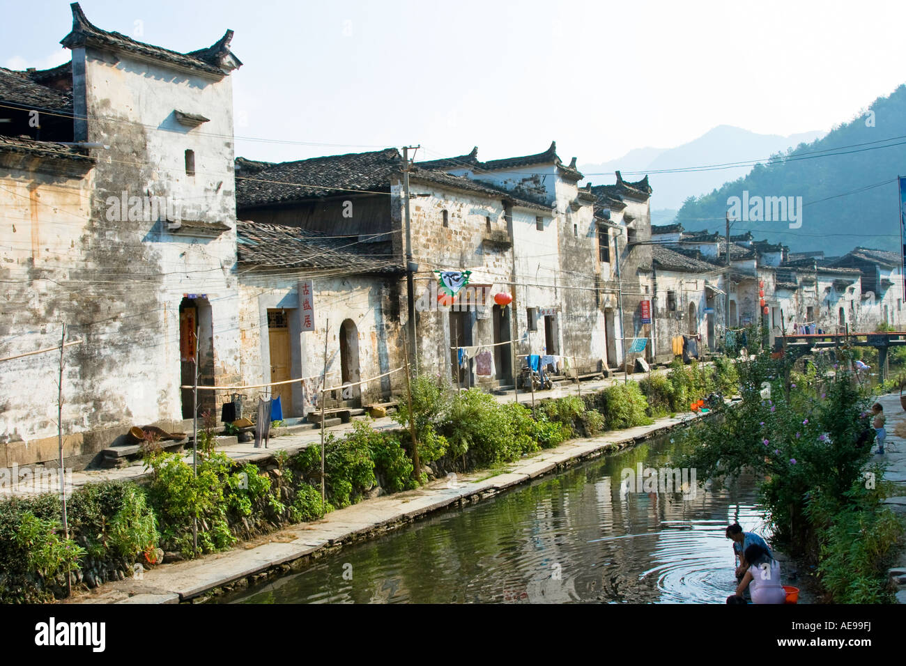 Riverside Village Architecture pittoresque village de style Huizhou Antique Likeng Wuyuan County Chine Banque D'Images