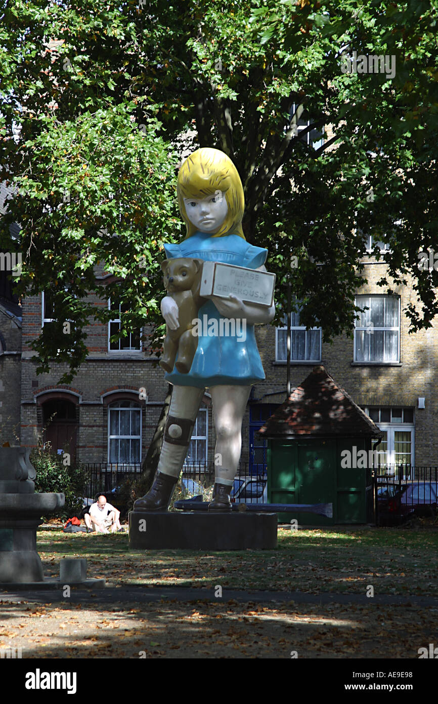 Damien Hirst sculpture à l'extérieur de la white Cube Gallery à Londres Hoxton square Banque D'Images