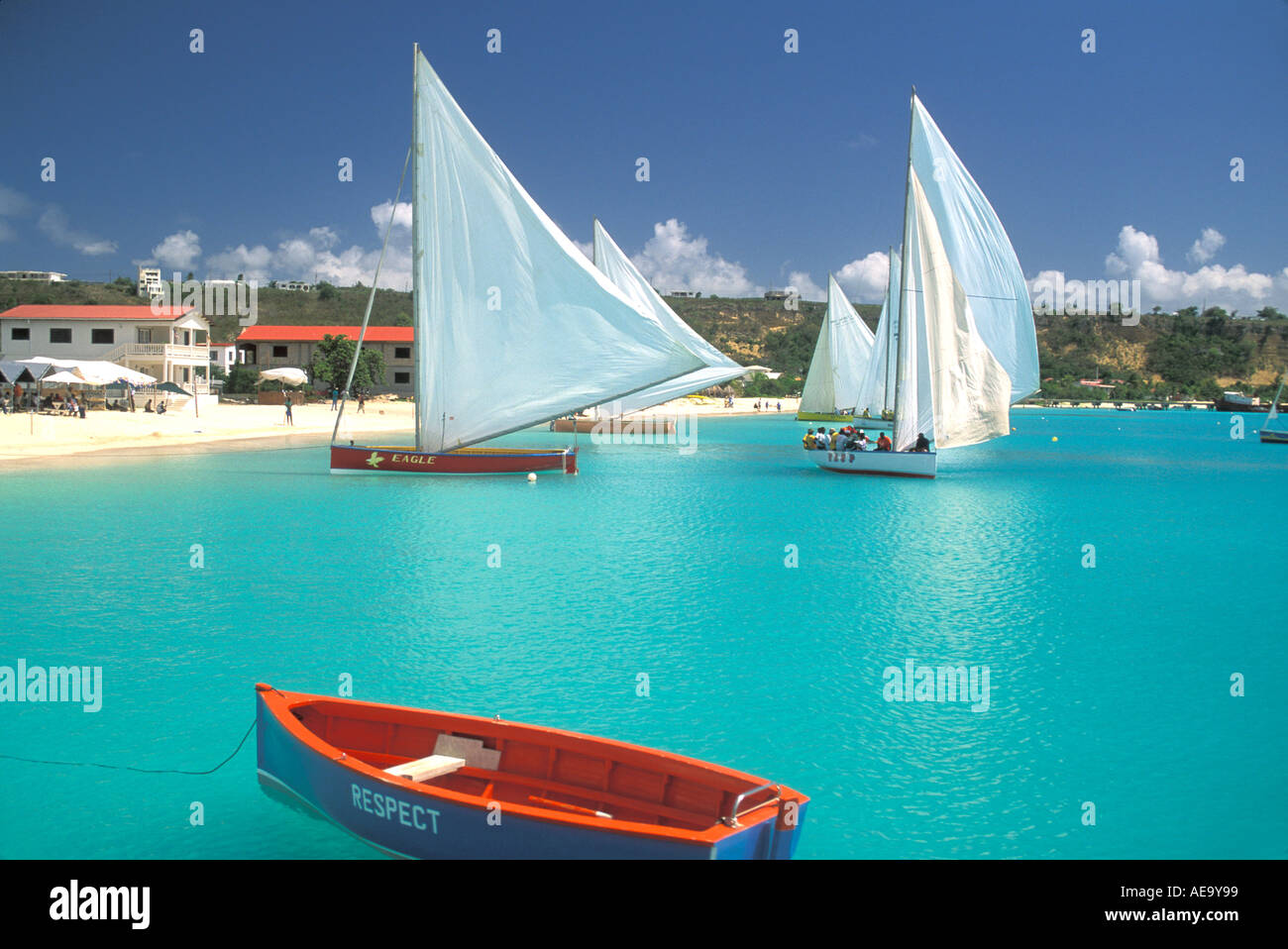 Pendant une semaine, chaque été, les habitants de leurs bateaux de course autour de l'île d'Anguilla Banque D'Images