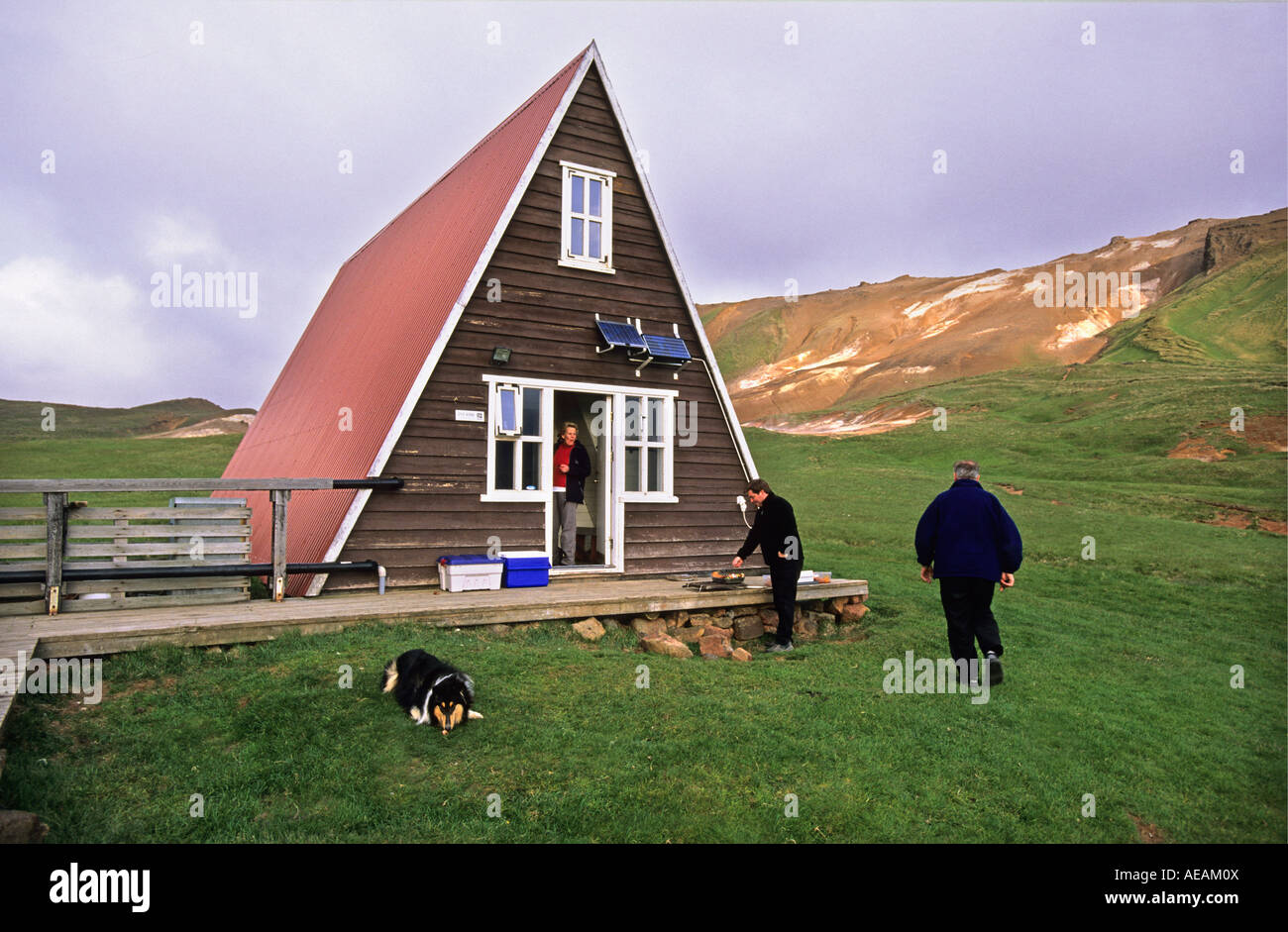 Près de l'Islande, au nord de l'Gaesafjoll 73320 Boue fumante et d'aération, à l'extérieur de tourisme refuge de montagne Banque D'Images