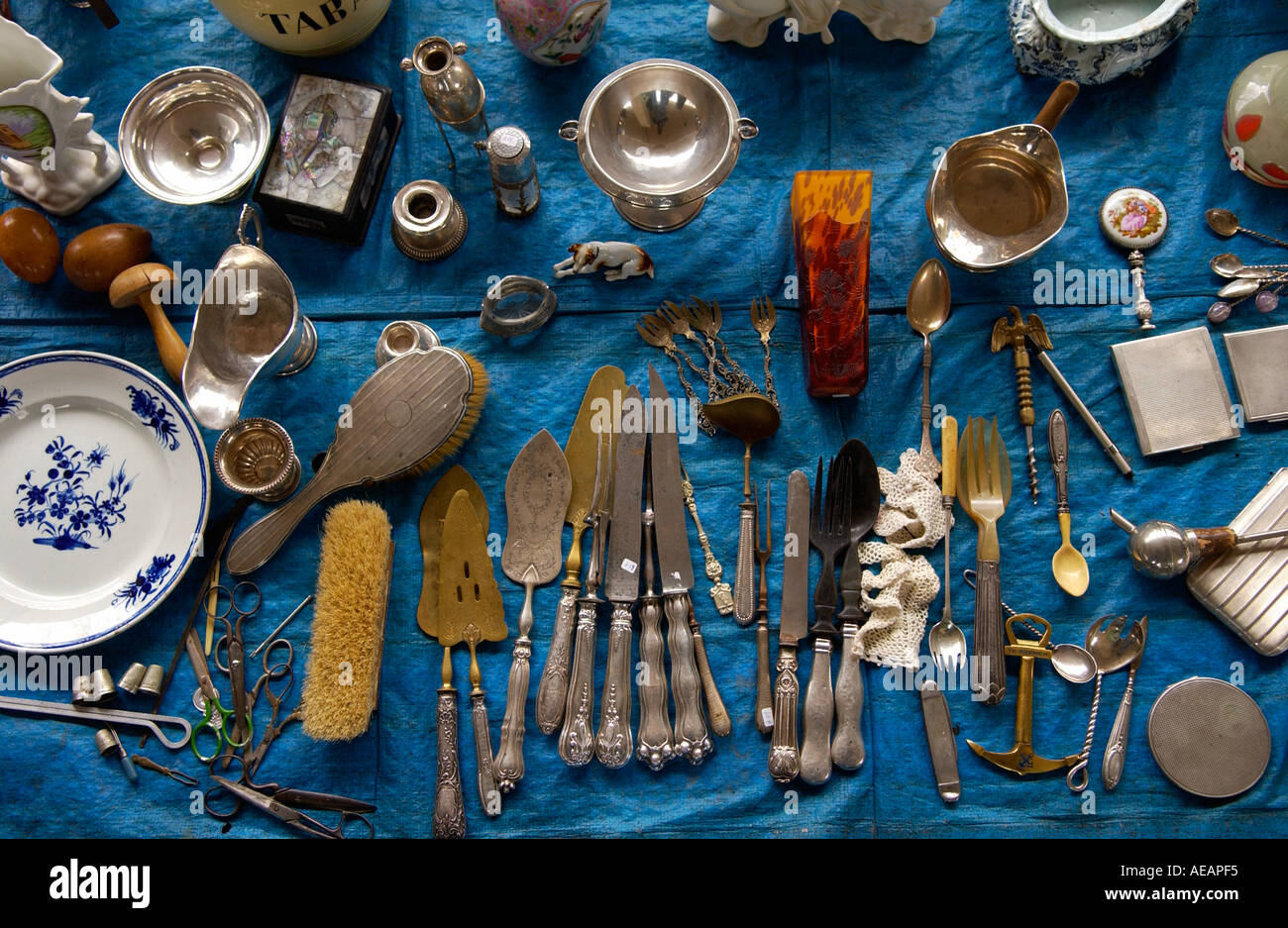 Vente Brocante bric à brac organisé dans un marché de rue à Bruxelles Belgique Banque D'Images