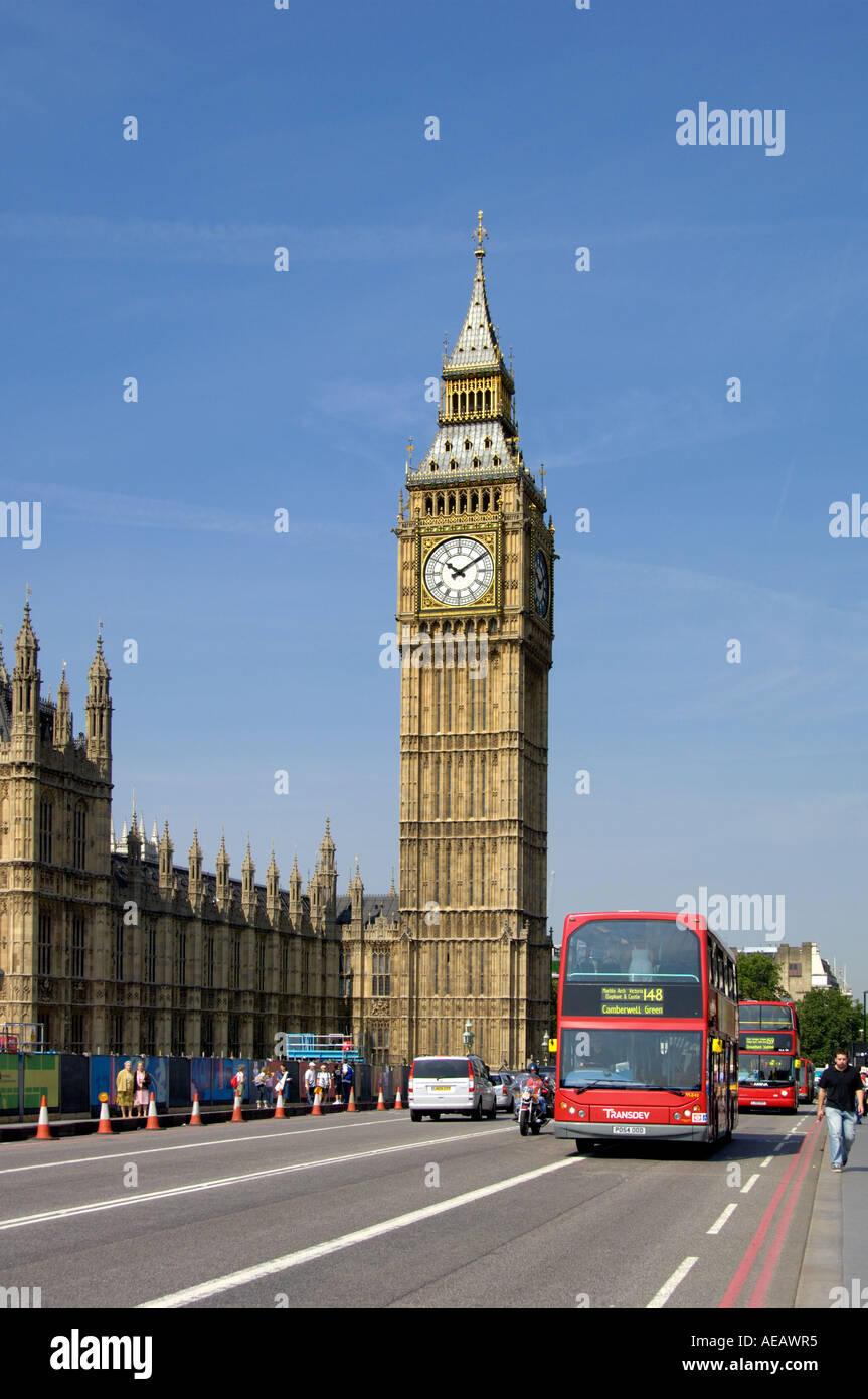 De nouveaux autobus à deux étages et Big Ben Westminster Bridge London Banque D'Images