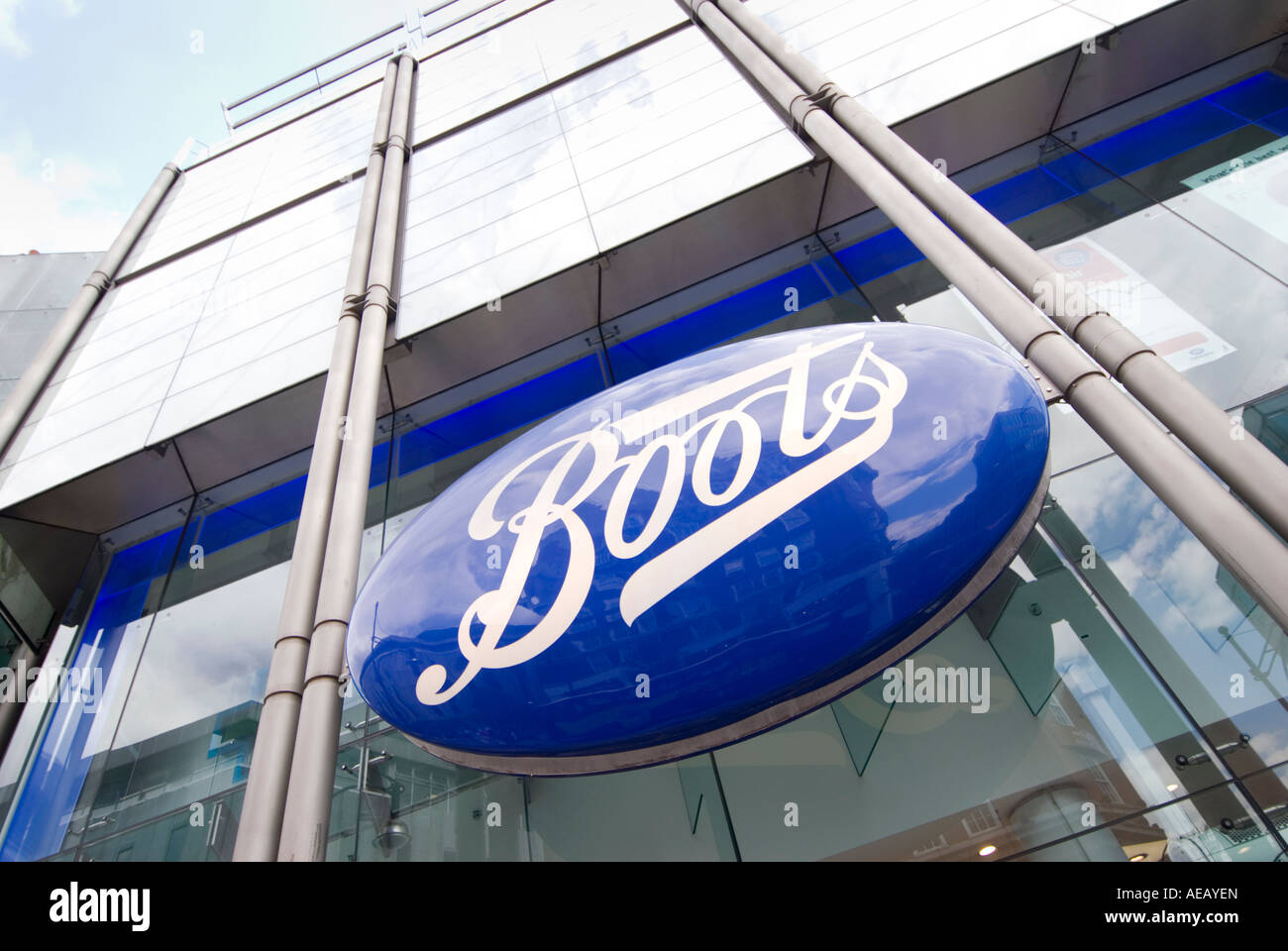 Boots pharmacie signe sur Oxford street au centre de Londres, UK Banque D'Images