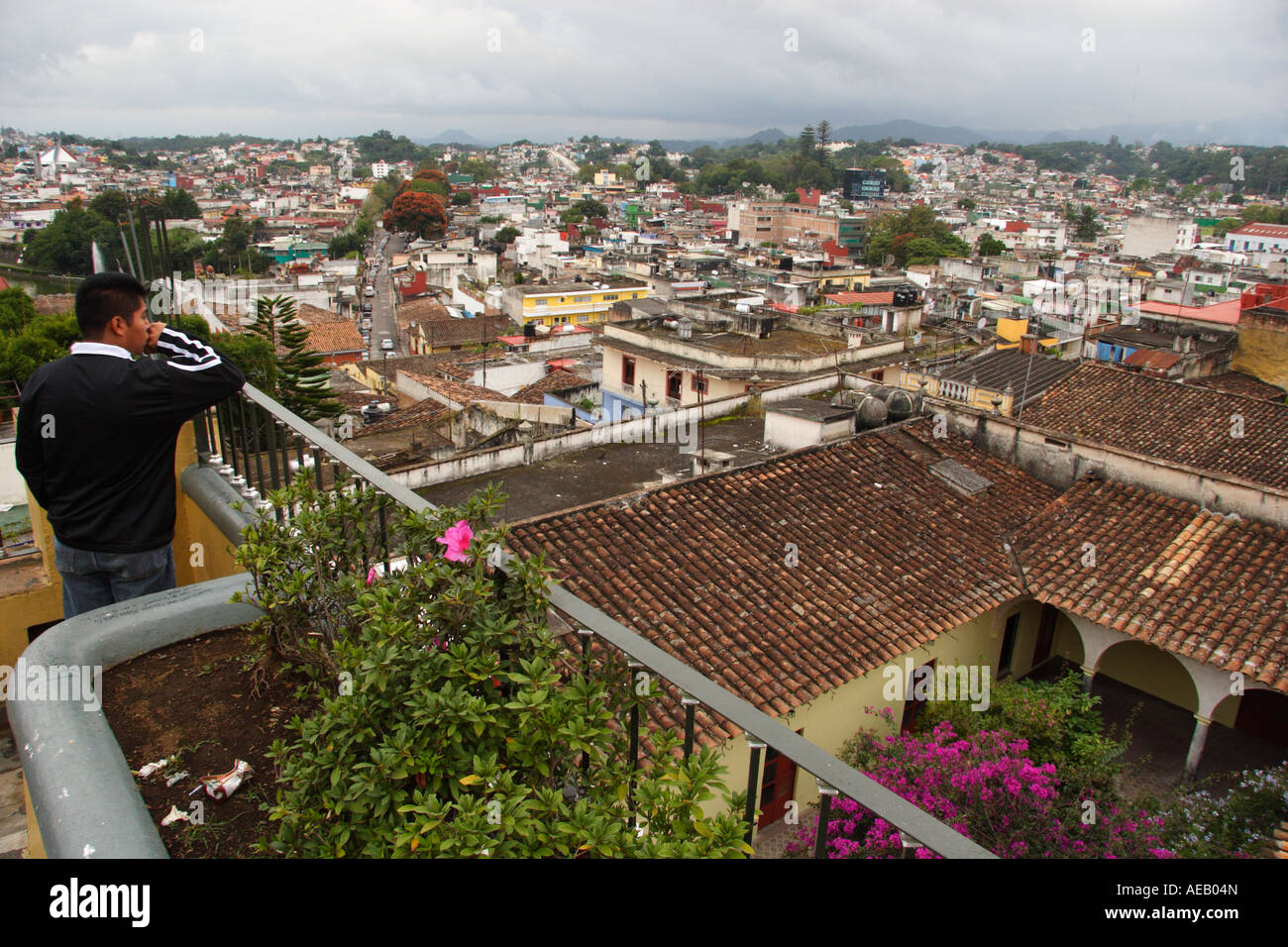 Une image horizontale d'un homme sur la ville de Xalapa (Jalapa), Verarcruz, au Mexique. Banque D'Images