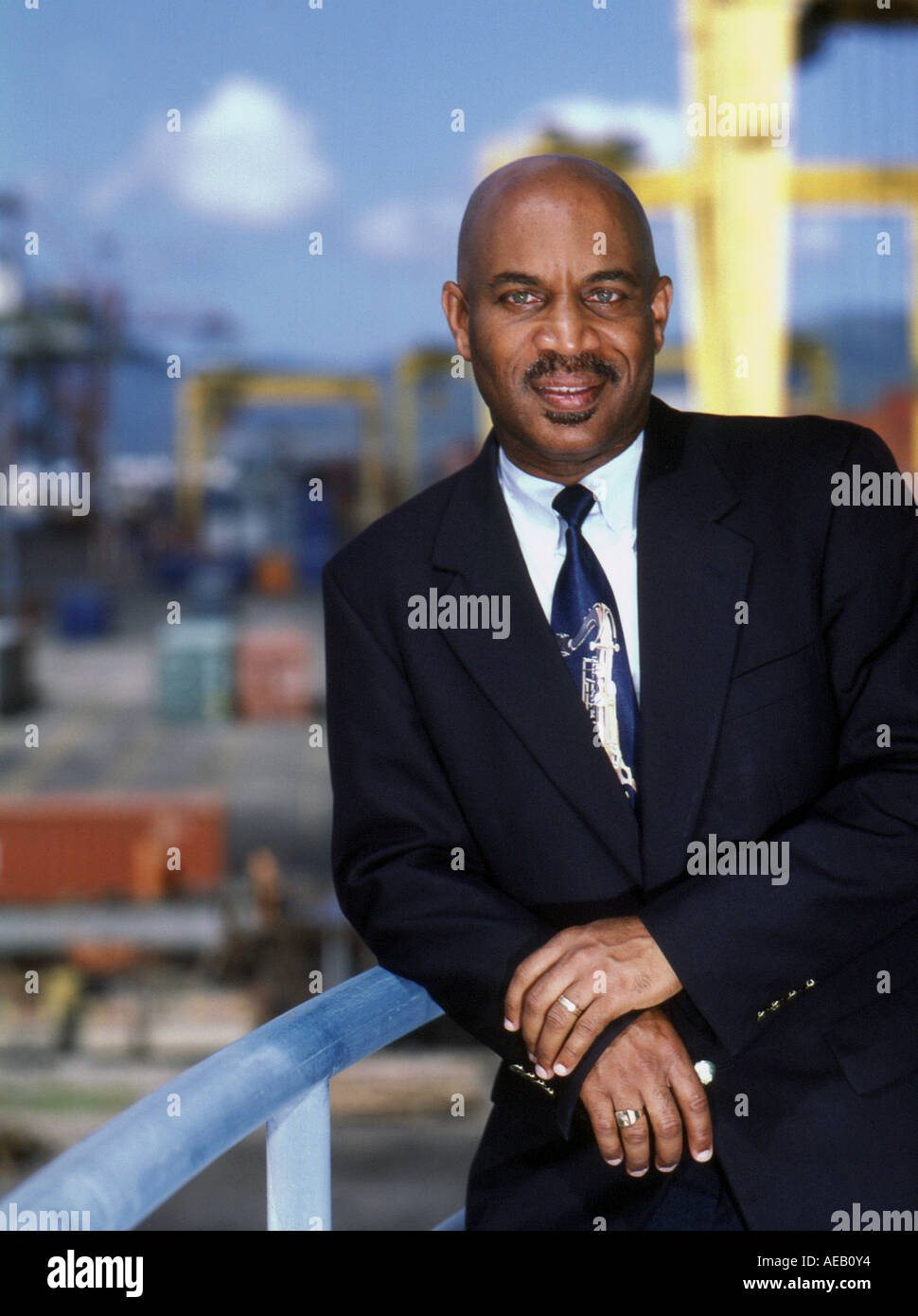 Portrait de l'entreprise black businessman on côté dock Banque D'Images