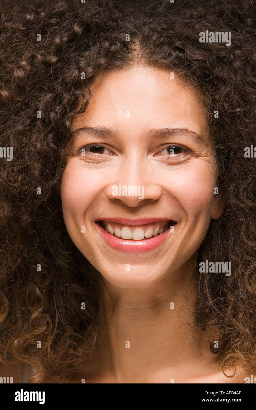 Close up of Hispanic woman smiling Banque D'Images