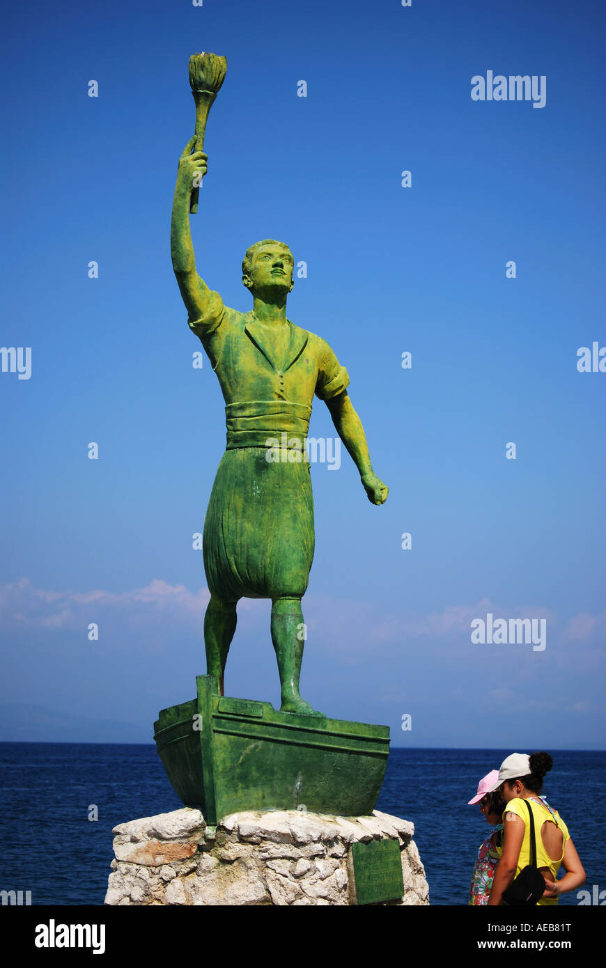 Statue de combattant de la liberté grecque, Geogios Anemogiannis Gaois, Port, Gaois, Paxos, îles Ioniennes, Grèce Banque D'Images