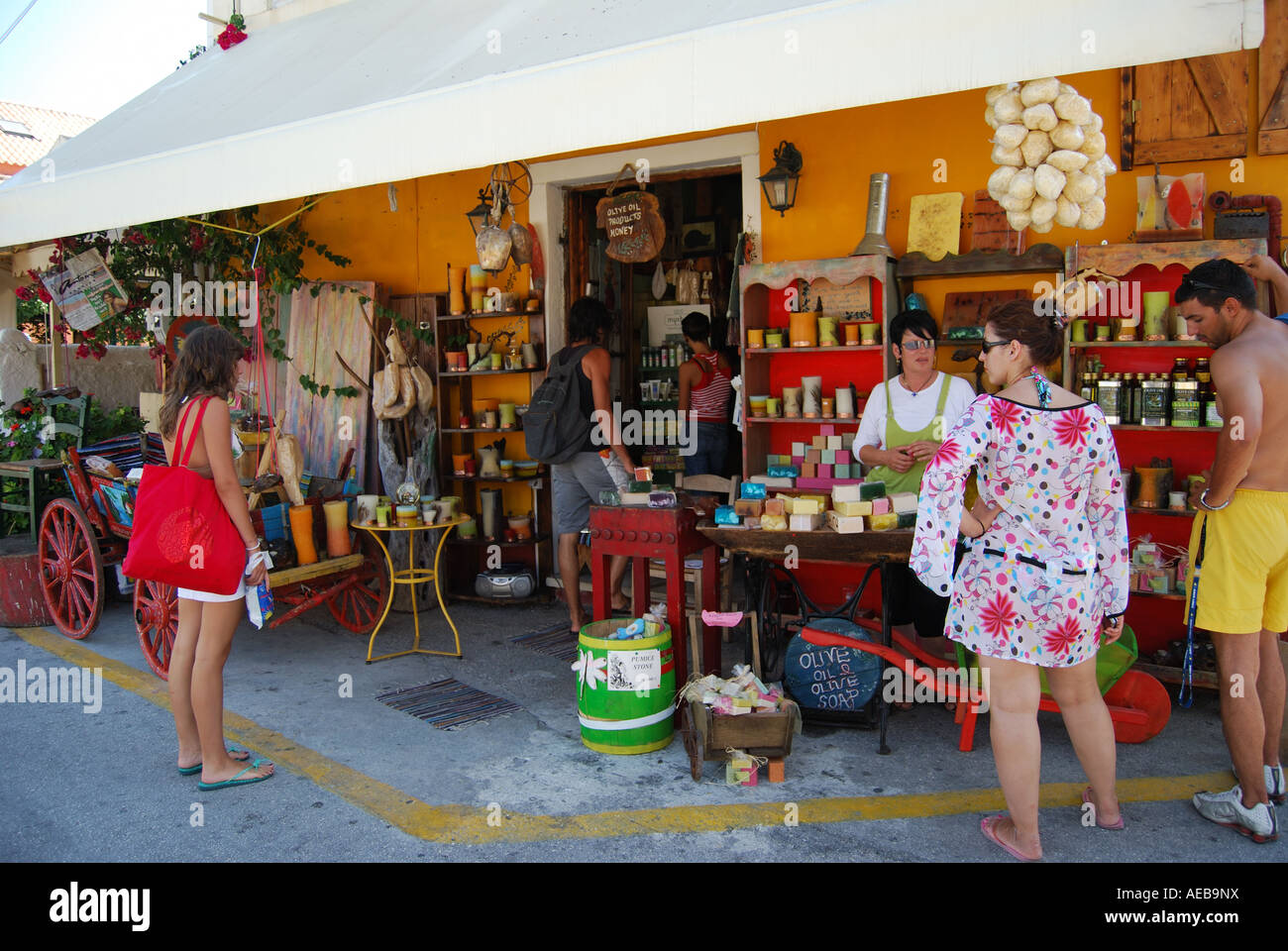 L'huile d'olive produits shop, Gaois Harbour, Gaois, Paxos, îles Ioniennes, Grèce Banque D'Images