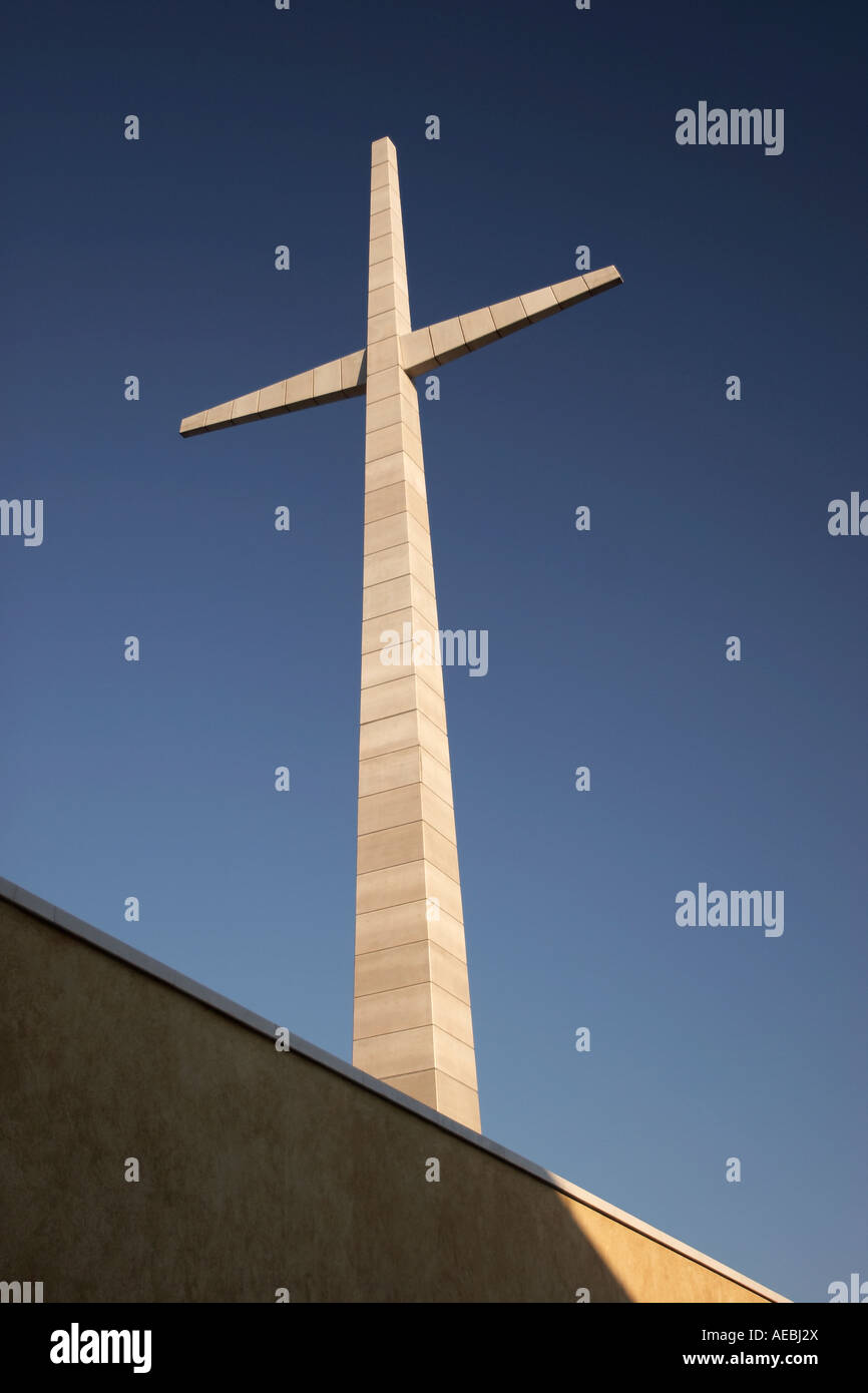 Croix, Église de Padre Pio, San Giovanni Rotondo, Pouilles, Italie Banque D'Images