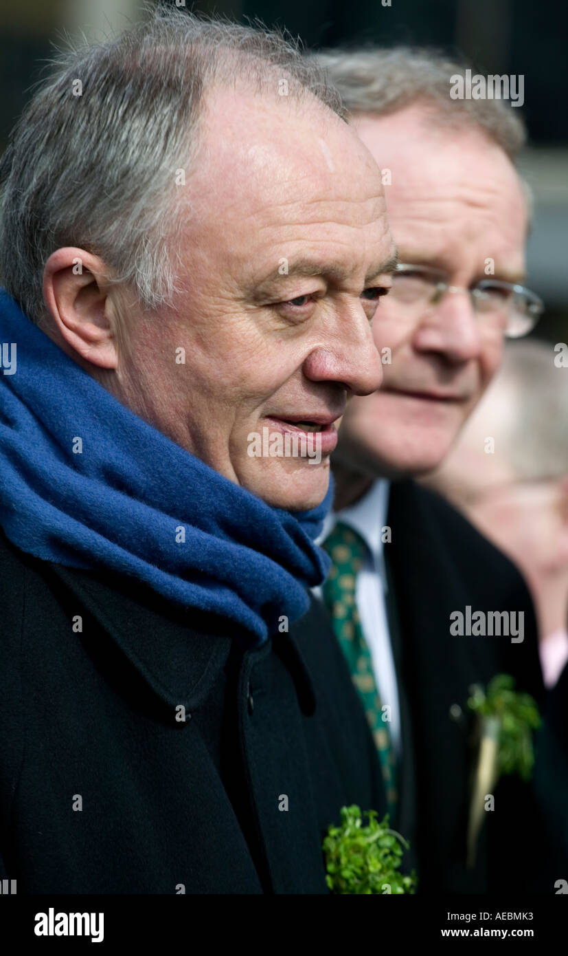 Le maire de Londres Ken Livingstone et le Sinn Fein, Martin McGuinness à la parade de la St Patrick, London, England, UK Banque D'Images