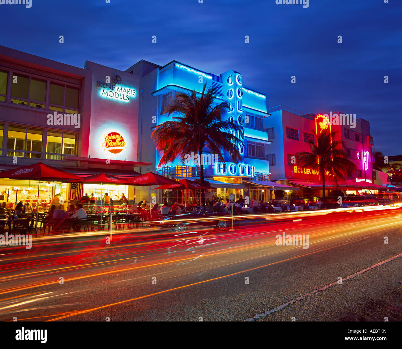 Au crépuscule du quartier Art déco de Miami Beach Ocean Drive Miami Floride États-Unis d'Amérique Amérique du Nord Banque D'Images