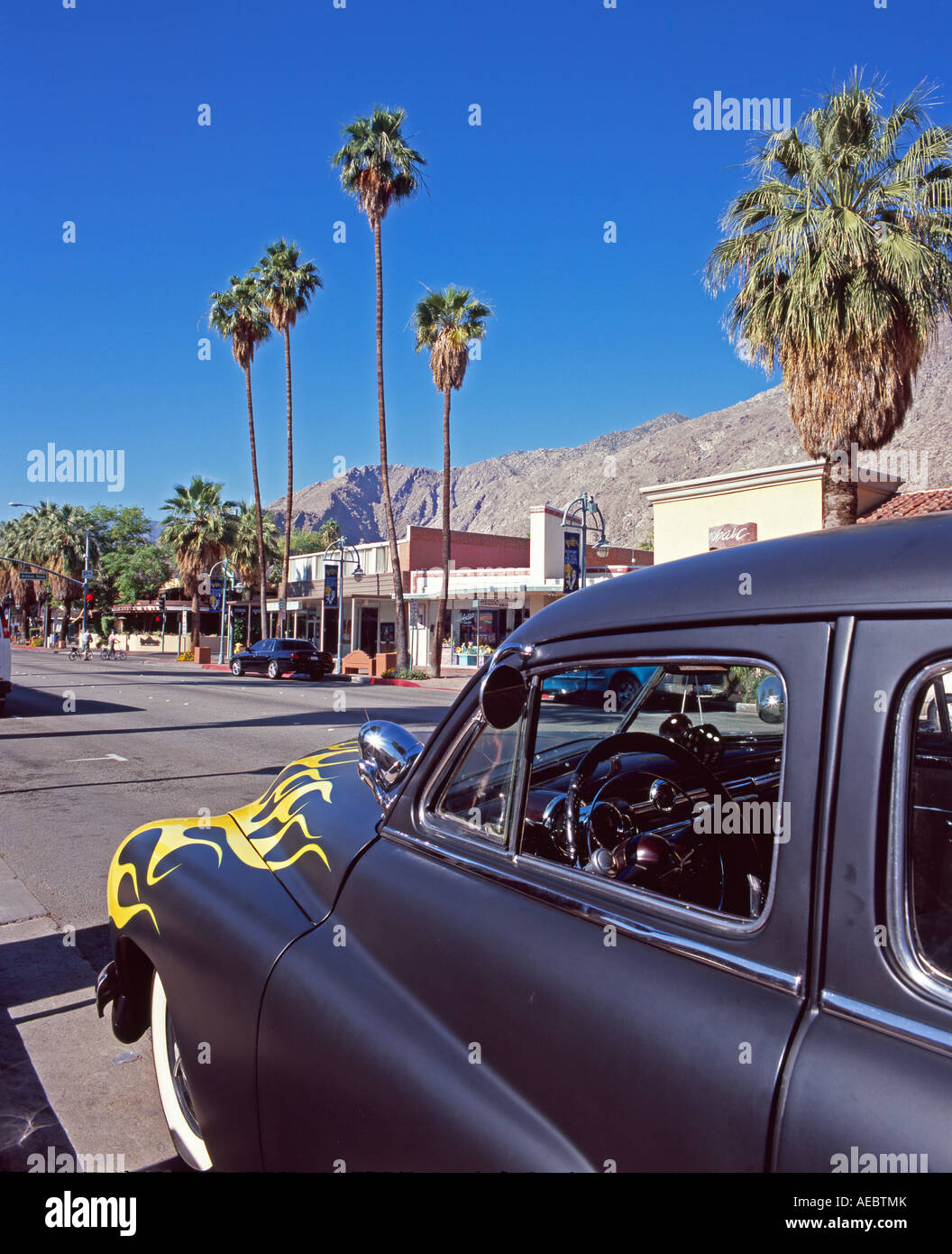 Années 1950 sur la rue Main voiture Palm Springs Californie USA Amérique du Nord Banque D'Images