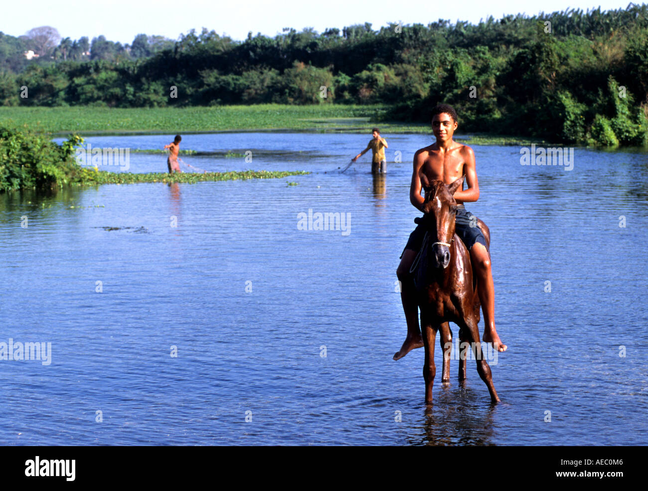 L'homme de l'eau cheval Garçon Trinidad Trinidad Cuba l'architecture coloniale cubaine espagnol ville vieille ville historique historique Banque D'Images