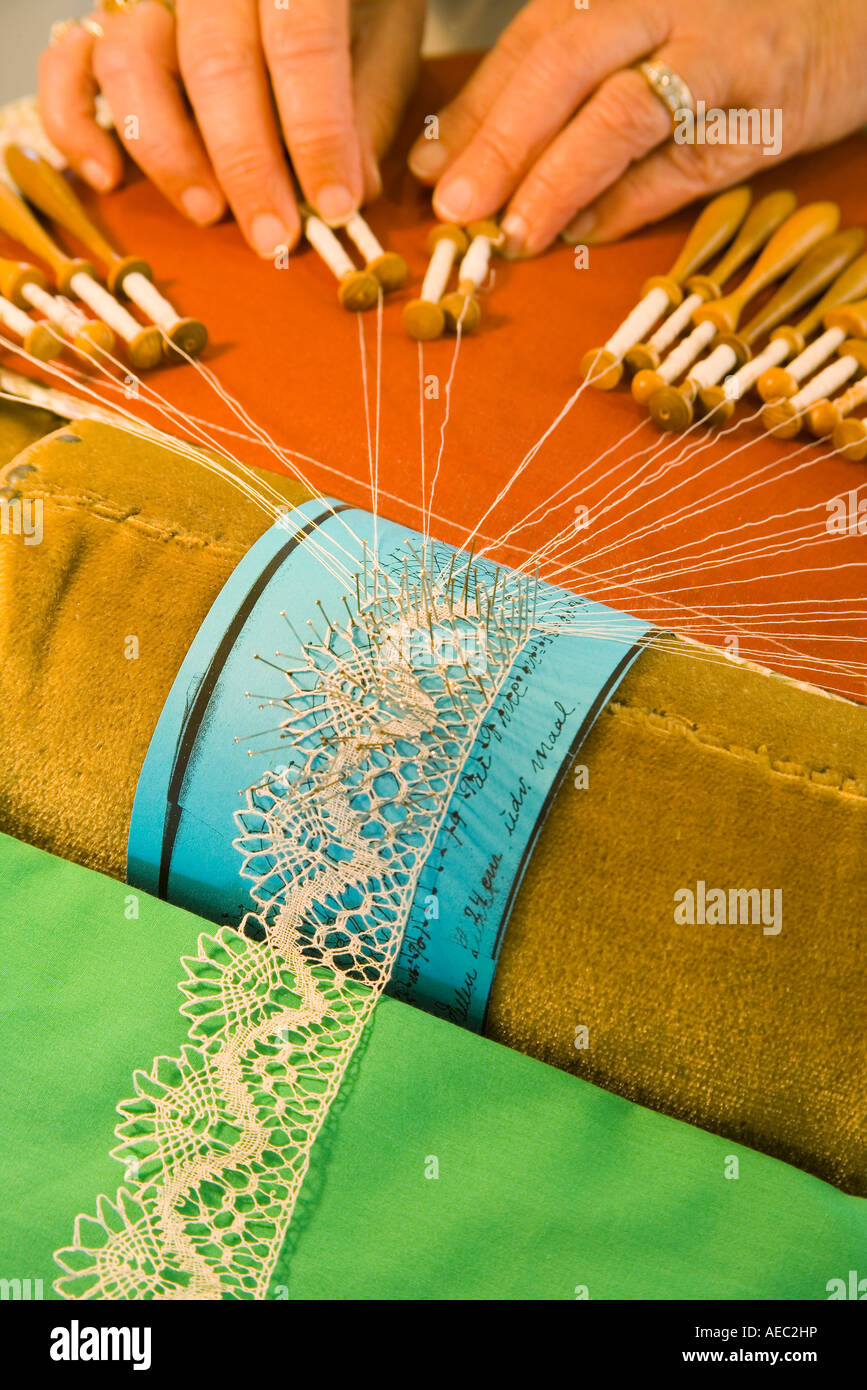 Démonstration de dentelle aux fuseaux Elverhoj Museum Solvang Santa Ynez Valley en Californie Banque D'Images