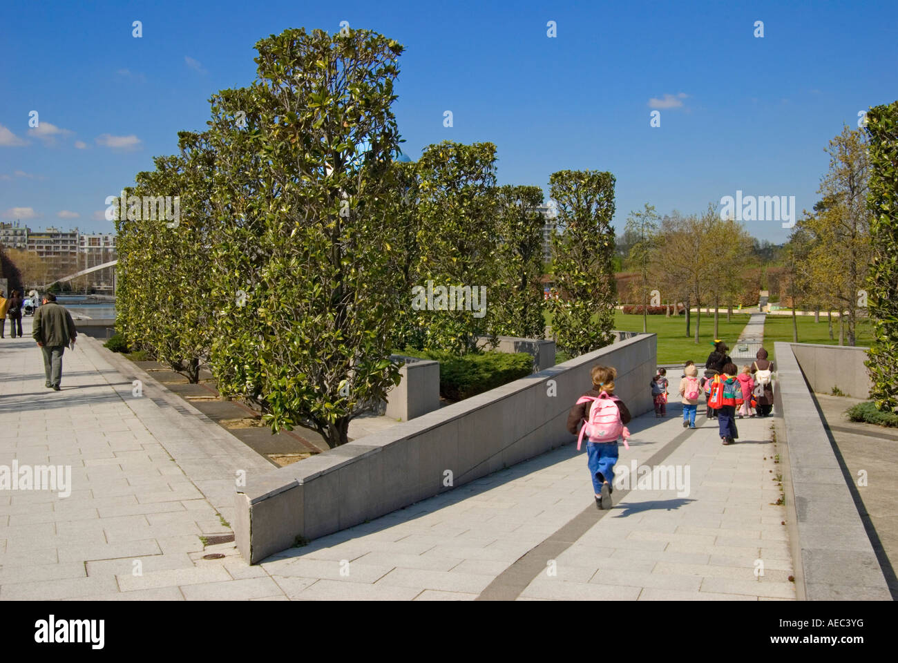 Paris, France. Parc André Citroën, parc (1999) - Groupe d'Écoliers Banque D'Images