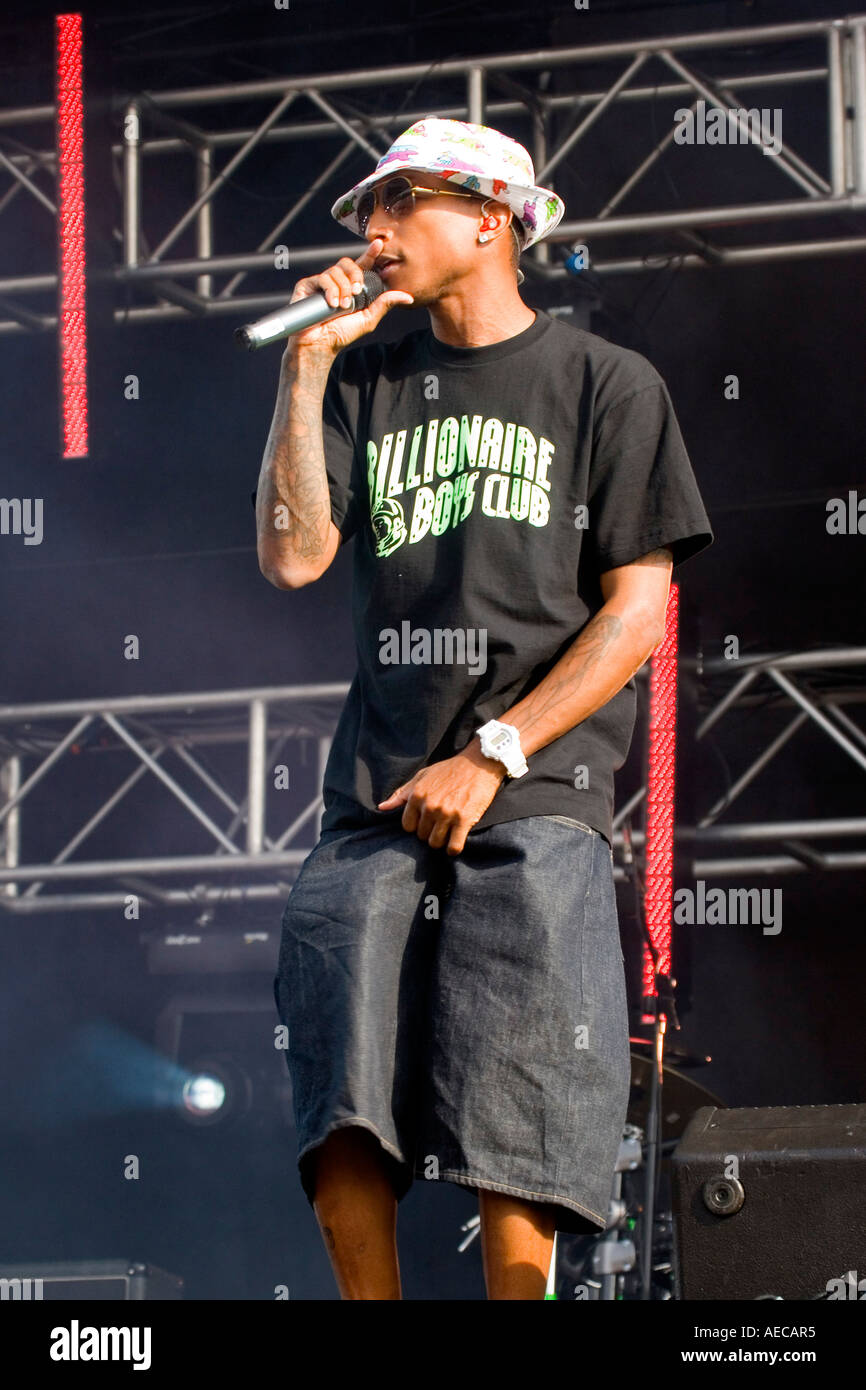 Portez Billionaire Boys Club avec Pharrell Williams alias Skateboard P, hip-hop act singer. 02 festival de musique sans fil 2006 Banque D'Images