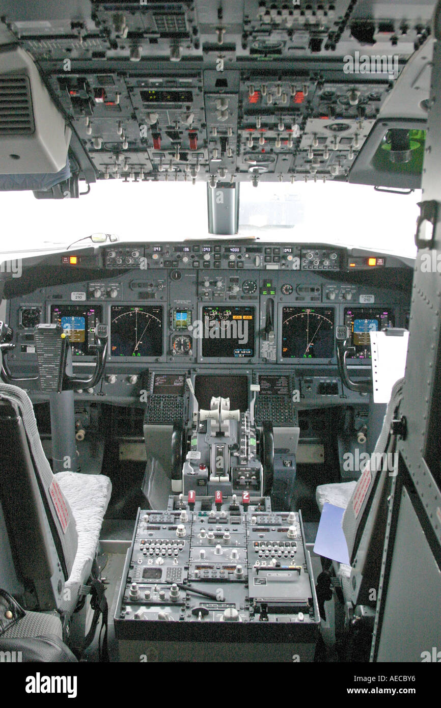Tableau de bord et de pilotage Avion Photo Stock - Alamy