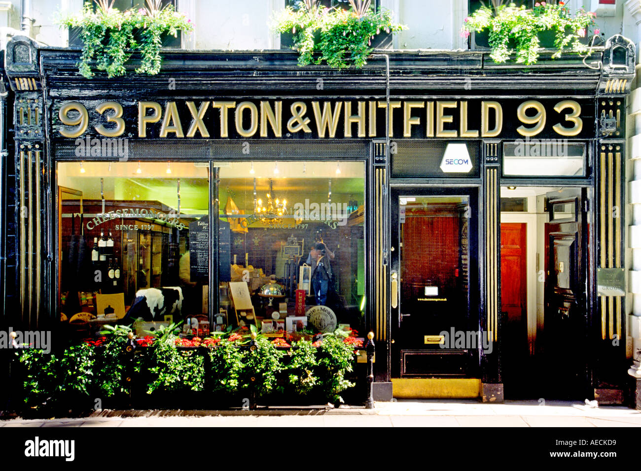 Paxton Whitfield, une ère victorienne cheesemongers sur Jermyn Street à Londres. Banque D'Images