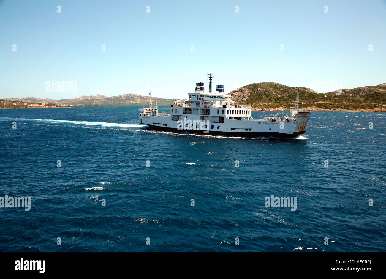 Ferry naviguant de Palau à l'île de La Maddalena en Sardaigne, Italie Banque D'Images