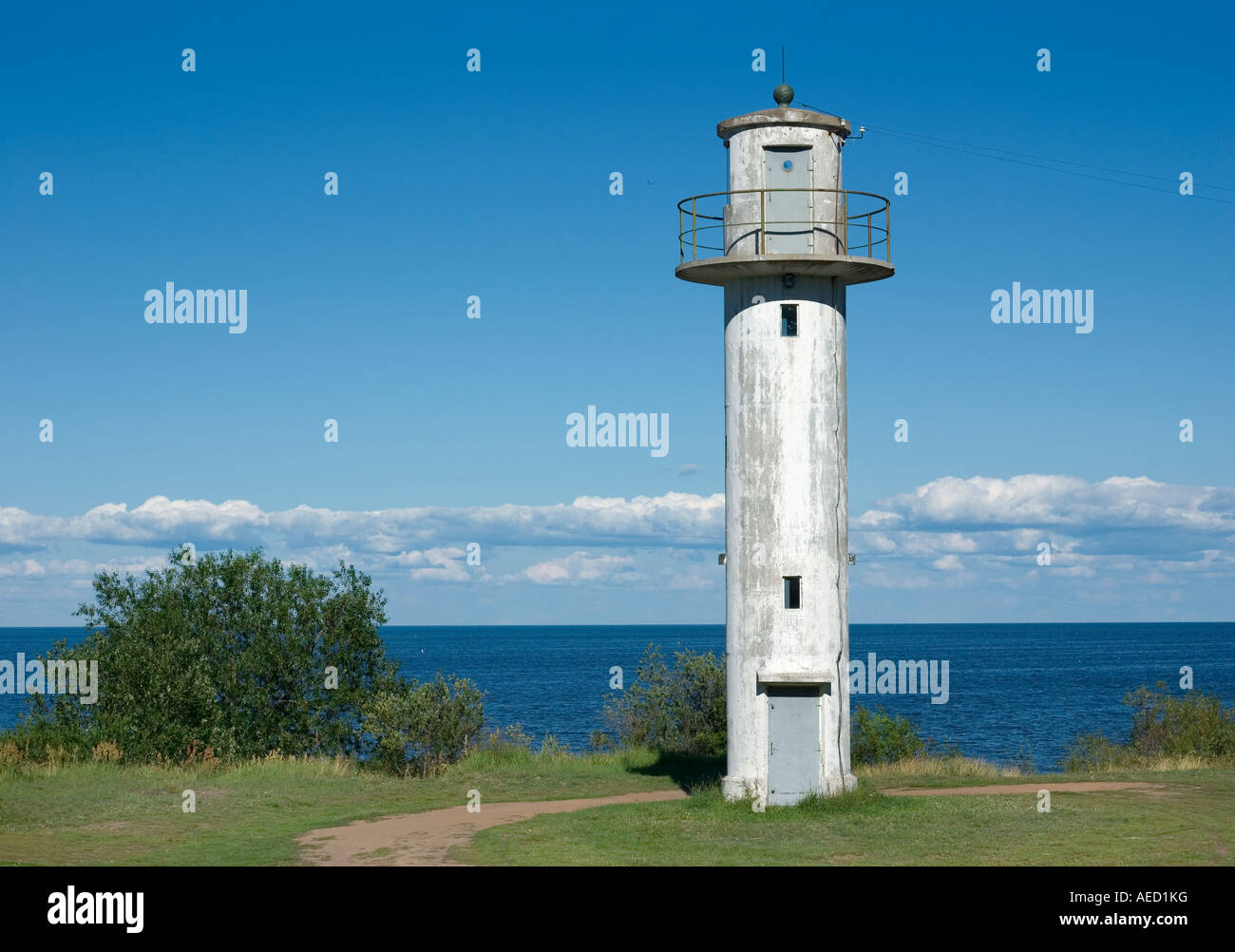 Vieux phare dans village proche du lac Peipsi Nina, Estonie Banque D'Images