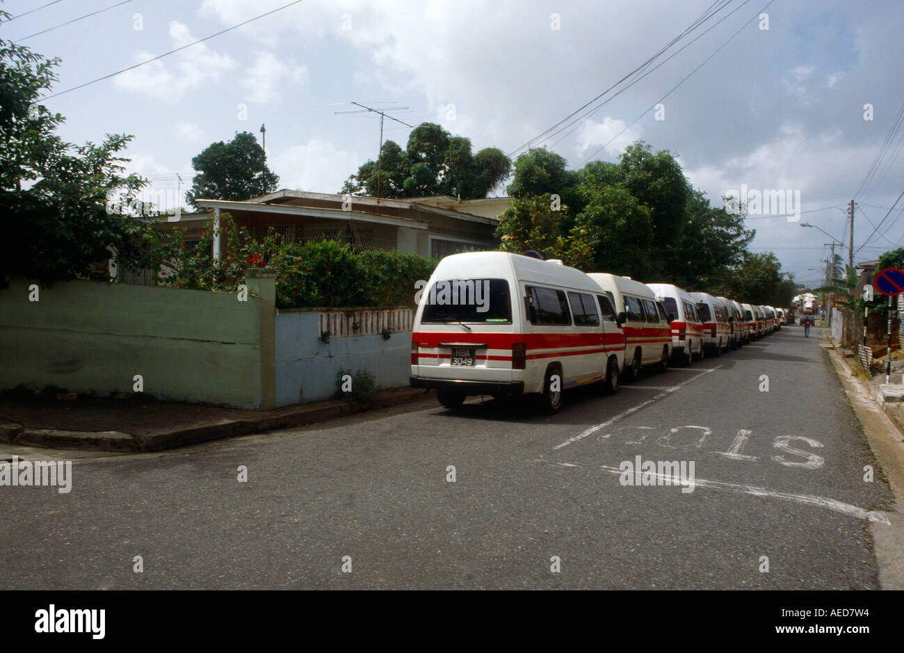 Port d'Espagne Trinité Transport local Maxi Mini-bus taxis dans la rue St-Joseph Centre des transports Banque D'Images