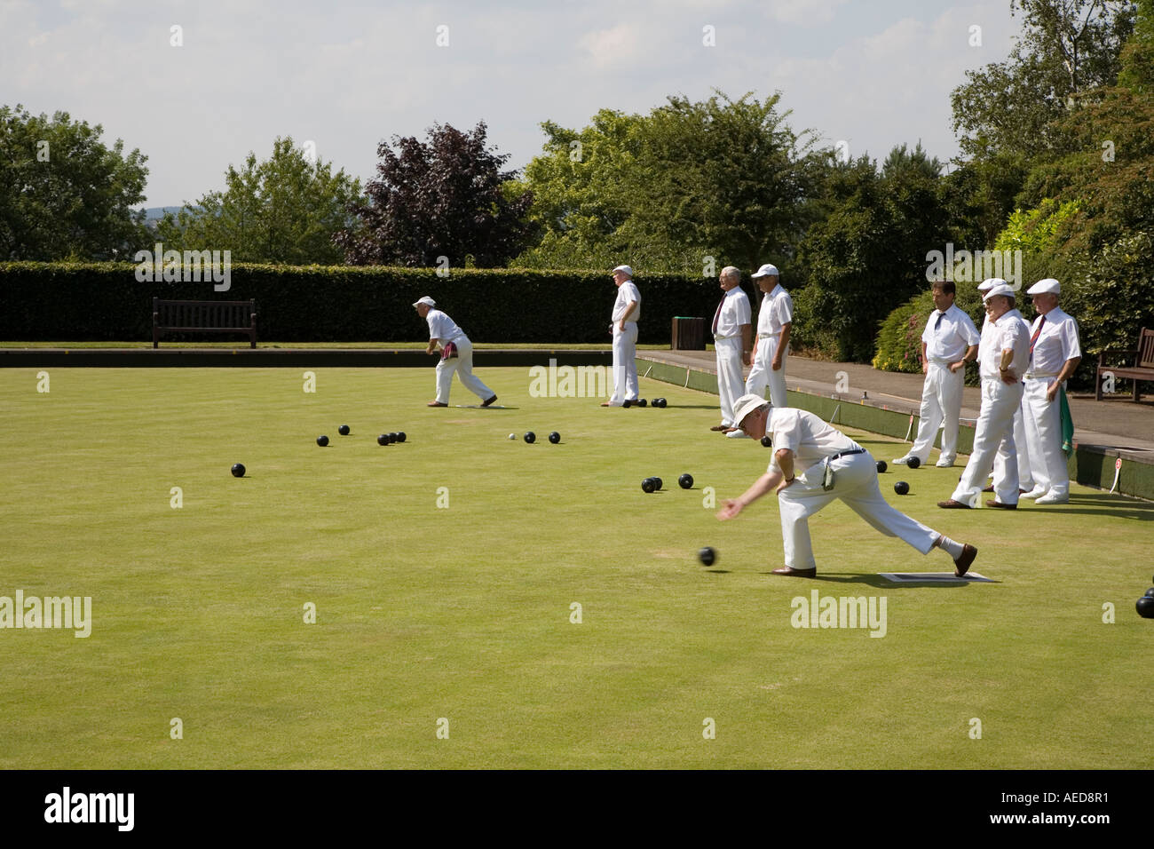 Match de boules dans un parc de banlieue Cardiff Wales UK Banque D'Images
