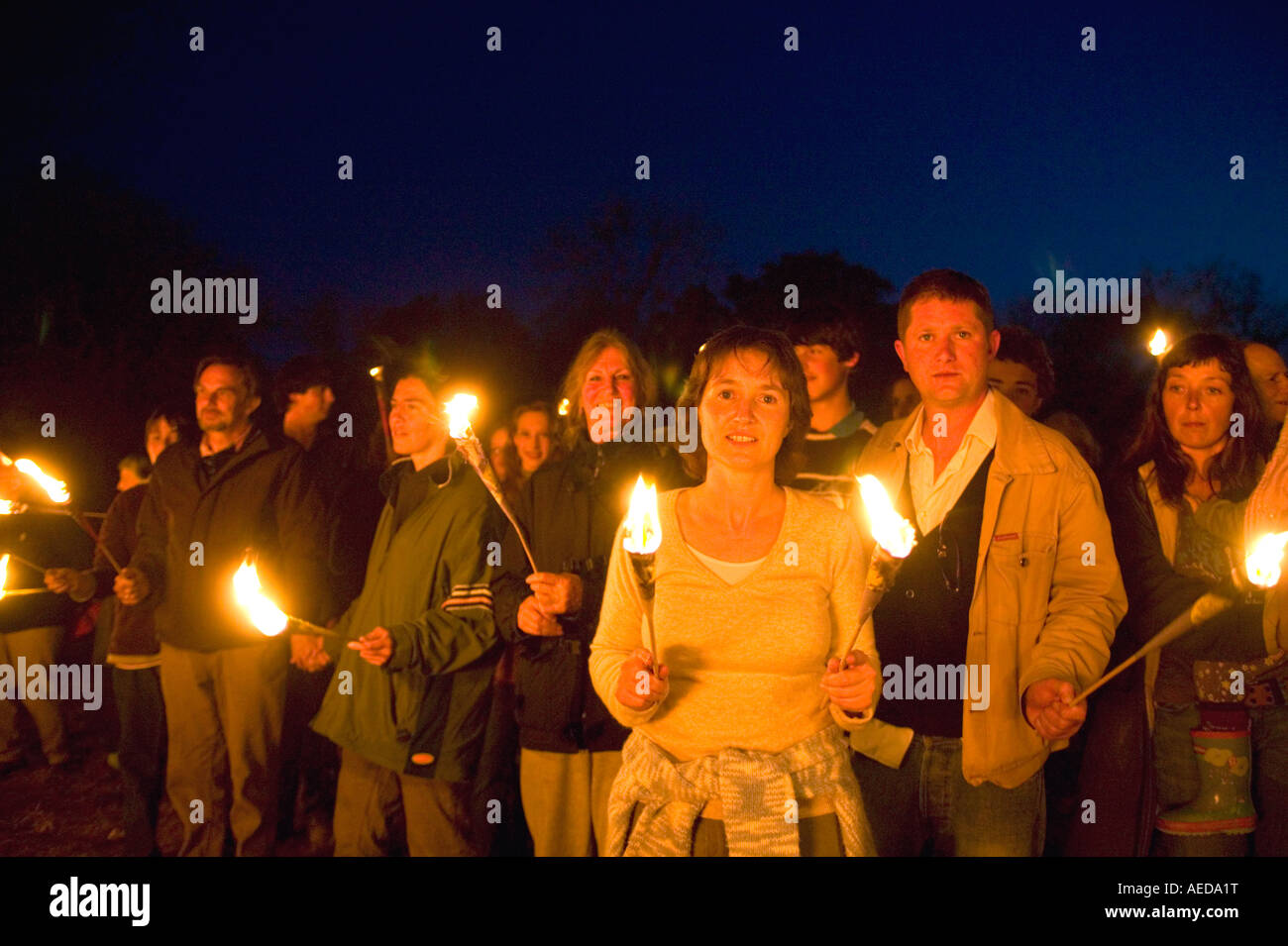 Les gens rassemblement à beacon dans le Dorset pour faire campagne contre la plantation de cultures génétiquement modifiées dans le Dorset Banque D'Images