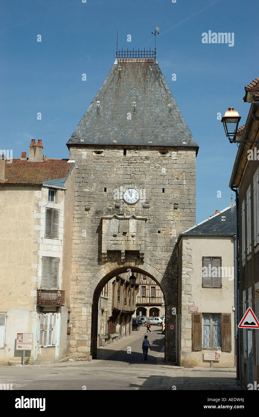 Europe France Yonne Noyers sur Surein pour passerelle ville médiévale Banque D'Images
