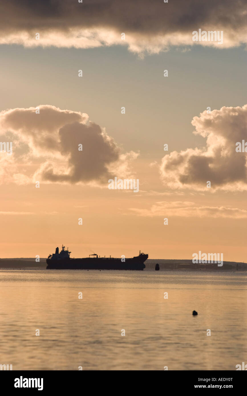 Navire à Scapa Flow en Écosse Orcades UK Banque D'Images