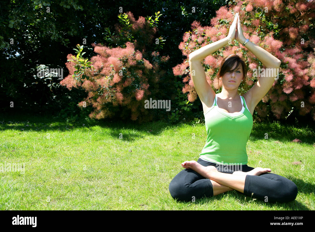 Teenger modèle yoga publié Banque D'Images