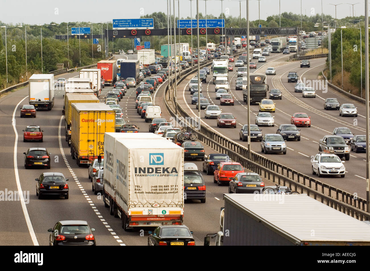 8 voies de l'autoroute M 25 à Londres, où elle rejoint la M4 Banque D'Images