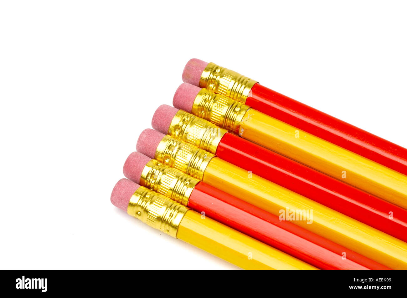 Crayon gomme caoutchouc rub out erreur rouge jaune tidy retour à l'école de l'école enseignant enseigner l'éducation Banque D'Images