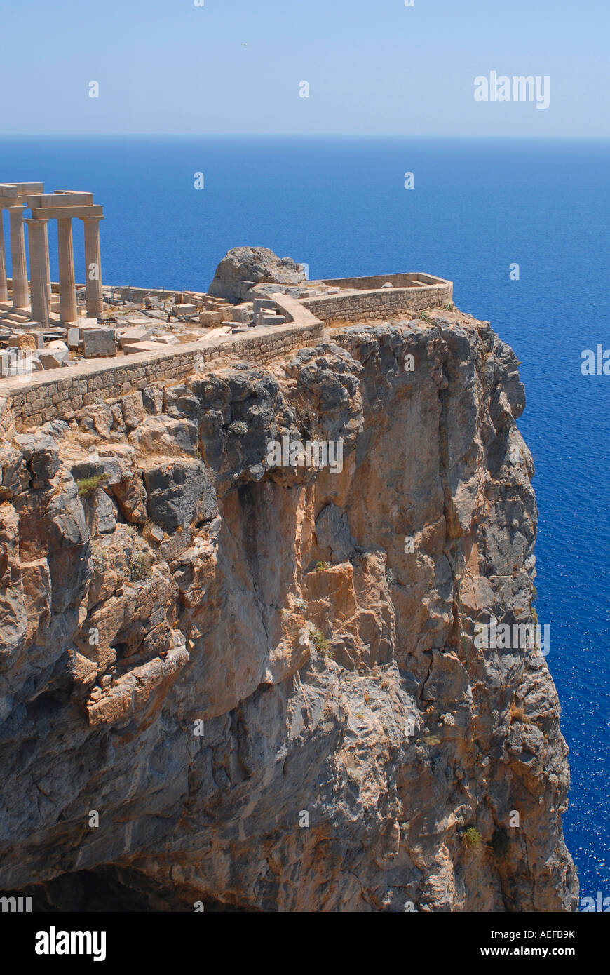 L'Acropole de Lindos sur la mer à l'île de Rhodes, Grèce Banque D'Images