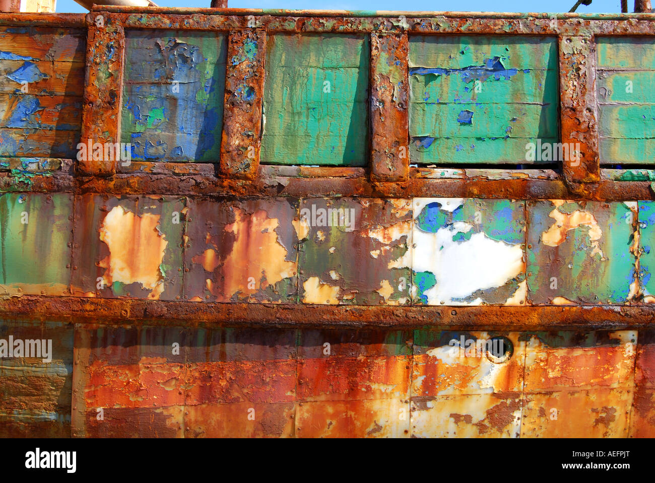 Trawler bateaux panneaux rouillés et de l'écaillage de la peinture à l'île de Man castletown nombre 2548 Banque D'Images
