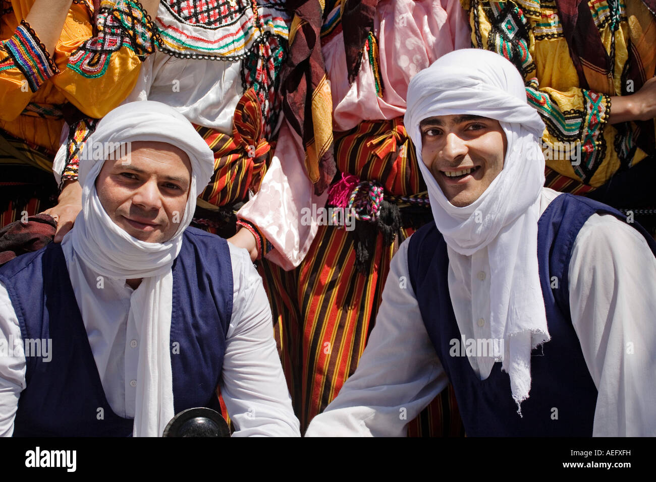 Les gens ornée de vêtements typiques Algérie salon international des villes de la côte de fuengirola malaga andalousie espagne sun Banque D'Images