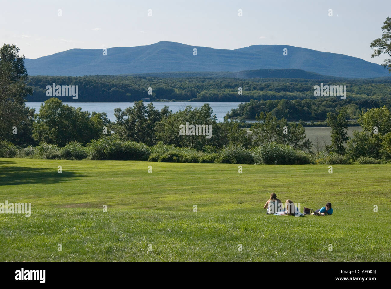 Les étudiants au Bard College Campus sur la Rivière Hudson Banque D'Images